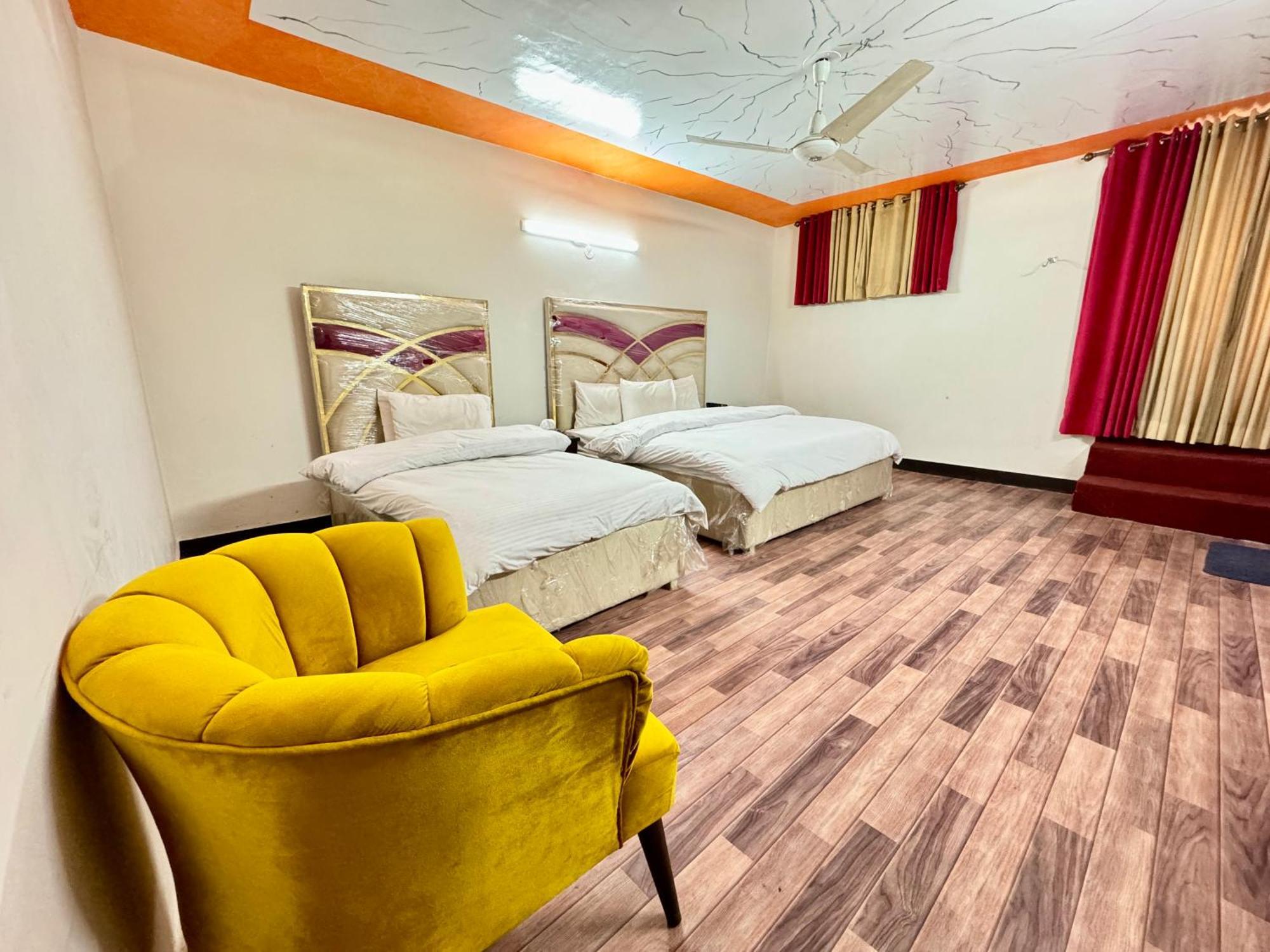 Decent Lodge Guest House 이슬라마바드 외부 사진