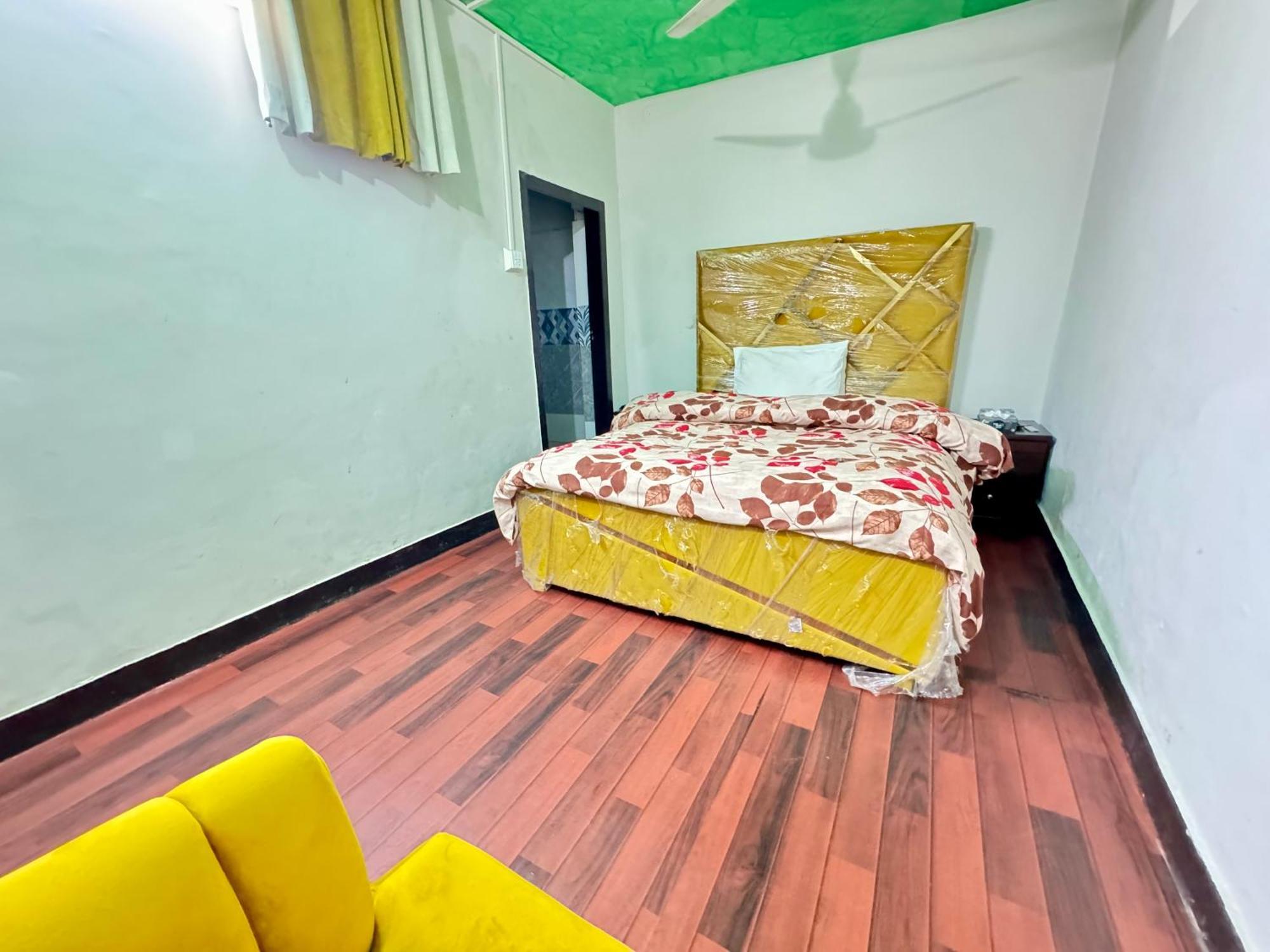 Decent Lodge Guest House 이슬라마바드 외부 사진