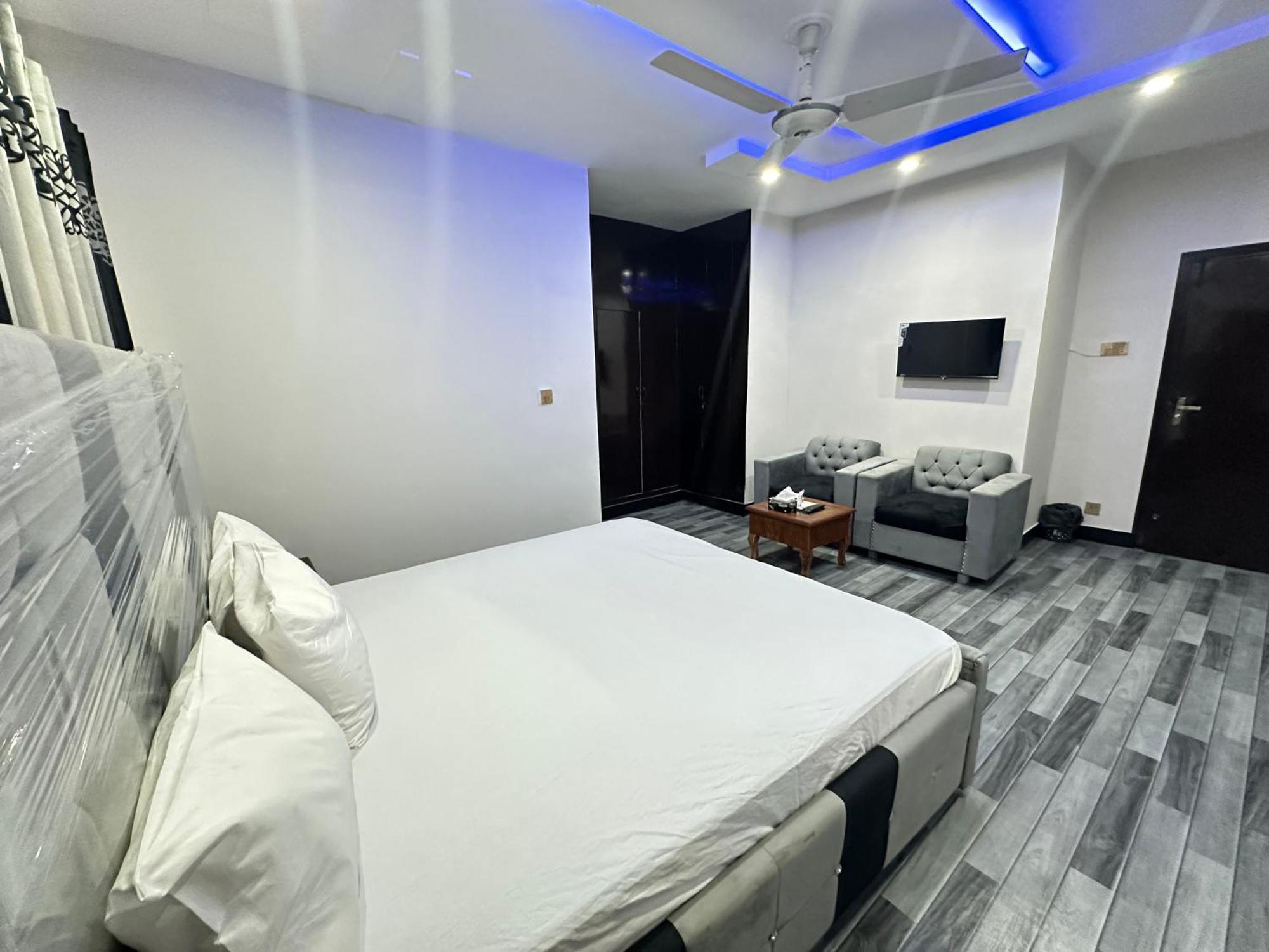 Decent Lodge Guest House 이슬라마바드 외부 사진