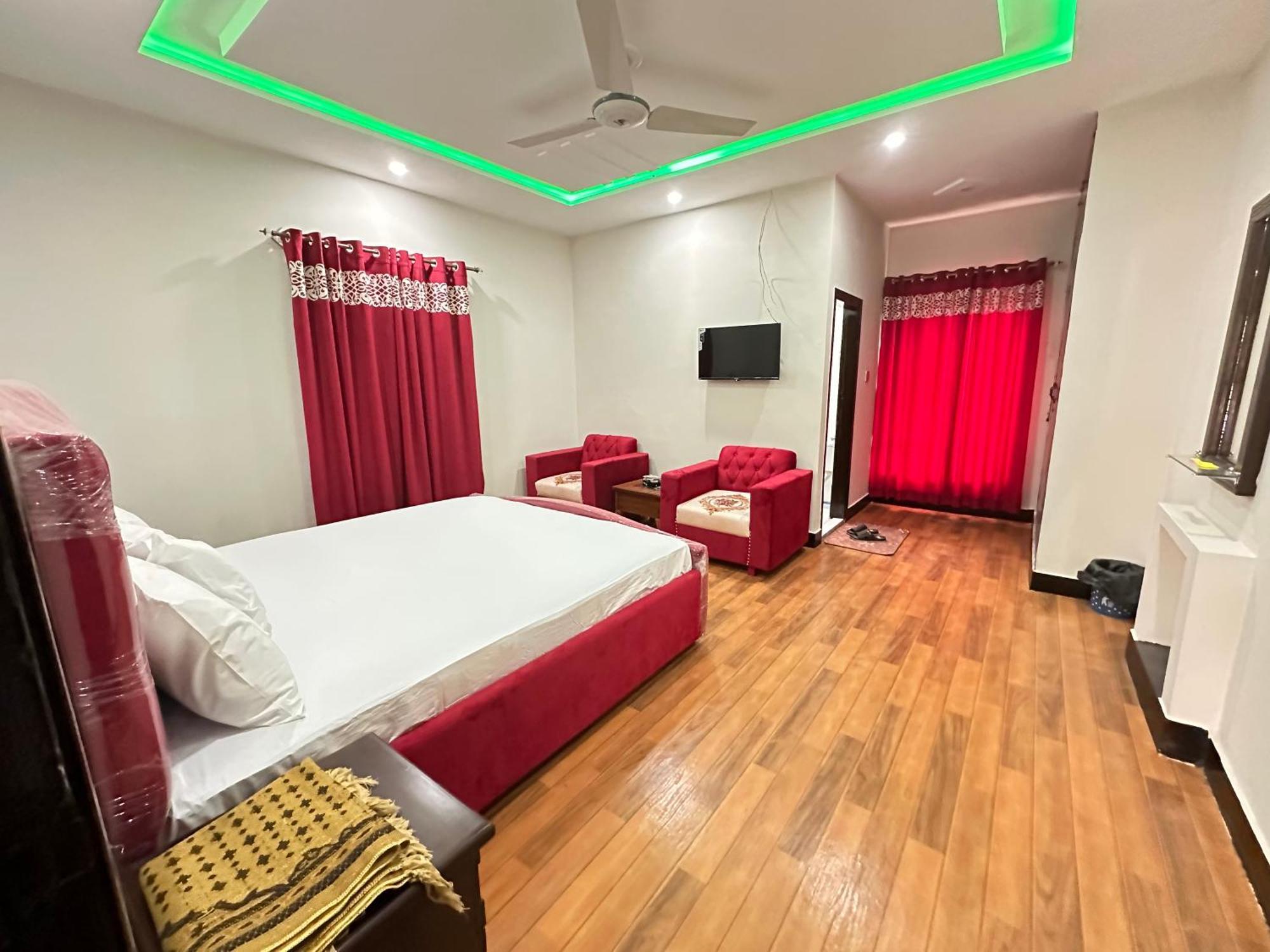Decent Lodge Guest House 이슬라마바드 외부 사진