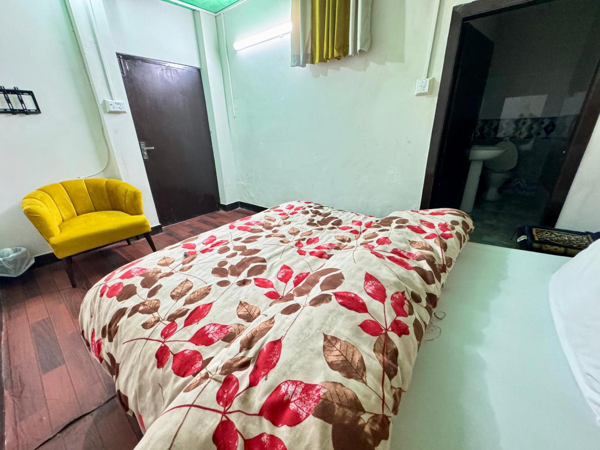 Decent Lodge Guest House 이슬라마바드 외부 사진